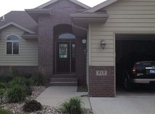 913 N Snowberry Ave, Brandon, SD 57005