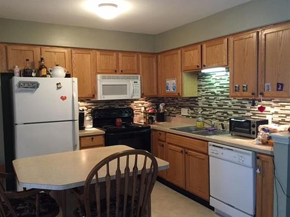 5th image of 305 Broad Meadow Dr