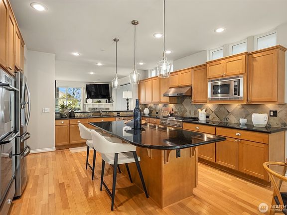 3rd image of 773 Summerhill Ridge Drive NW