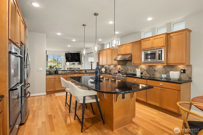 3rd image of 773 Summerhill Ridge Drive NW