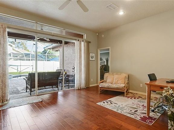 3rd image of 717 Sunflower Dr