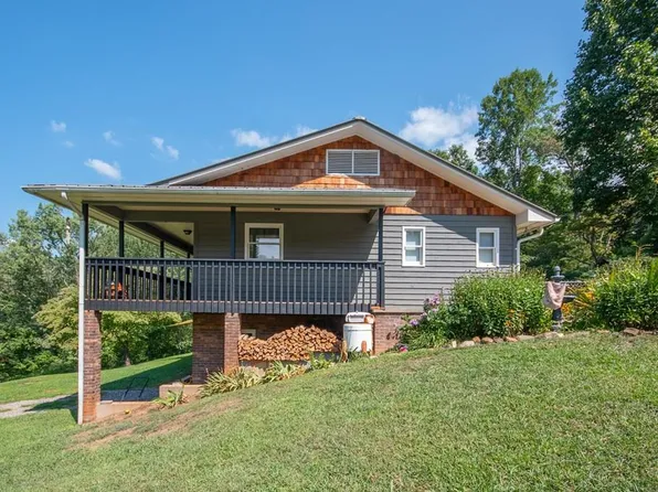 226 Mimosa Dr, Franklin, NC 28734
