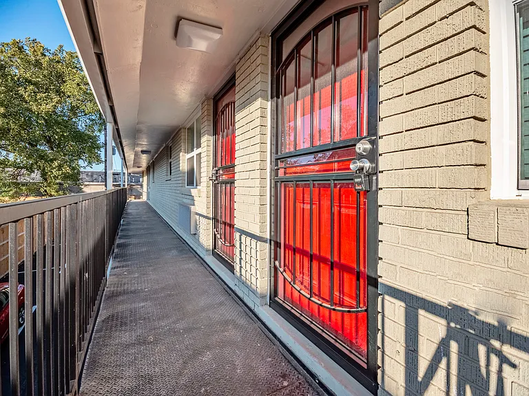 1616 Monroe Ave — Photo 4