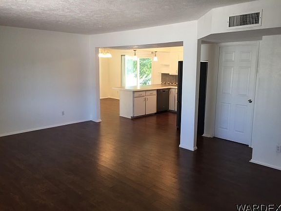 4th image of 270 Greenway Dr