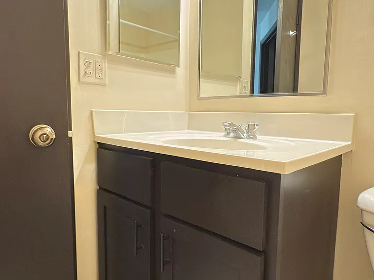 Oakmont Apartments — Photo 15