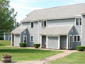 3 BR, 2.5 bath unit w/ garage