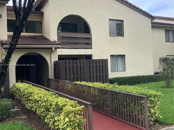 8911 SW 123rd Ct APT 203, Miami, FL 33186