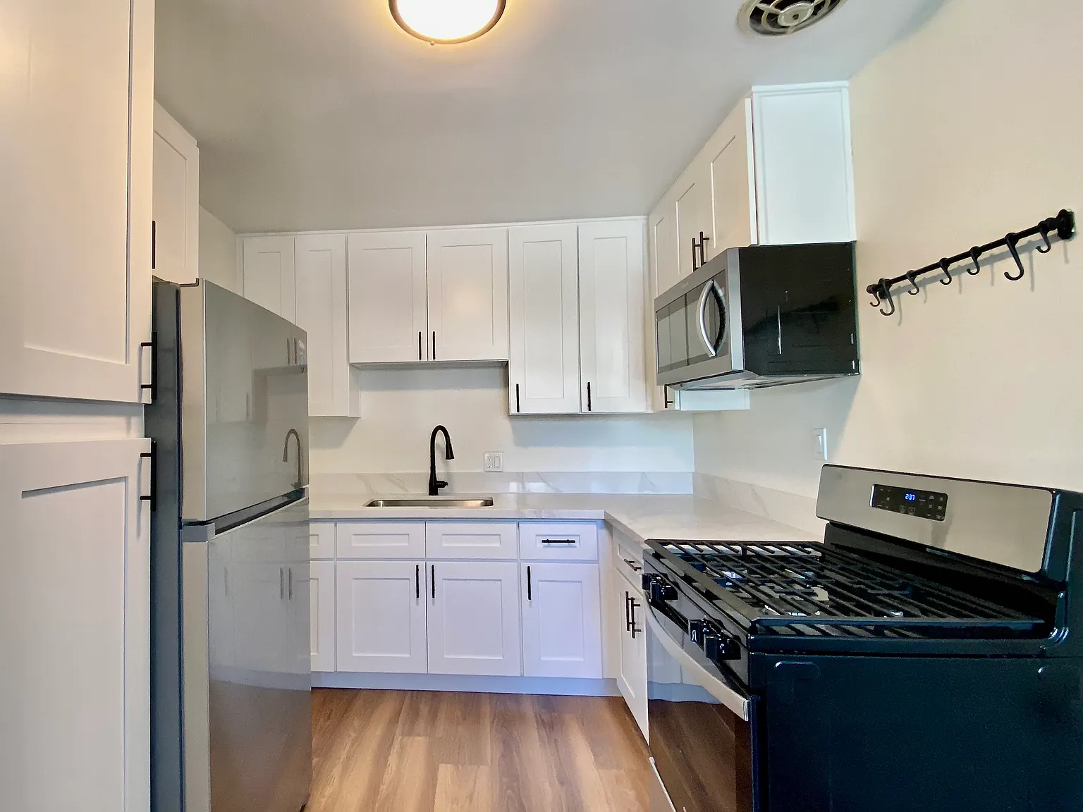 2 bed, $2,325 — Photo 4