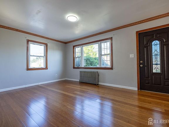 4th image of 15 Clinton Ave