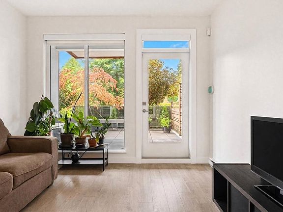 4th image of 1768 Gilmore Ave #112