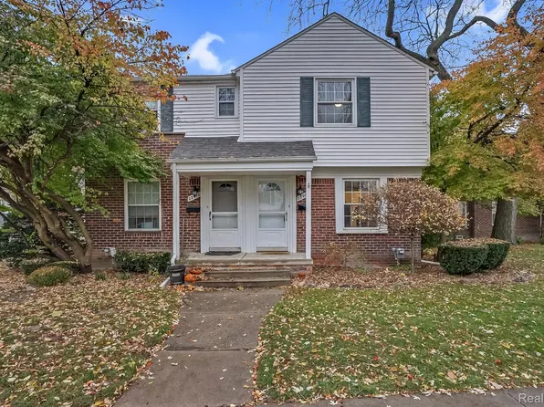 22900 Gary Ln, Saint Clair Shores, MI 48080