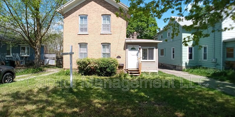 1st image of 128 W Willow St Unit 2