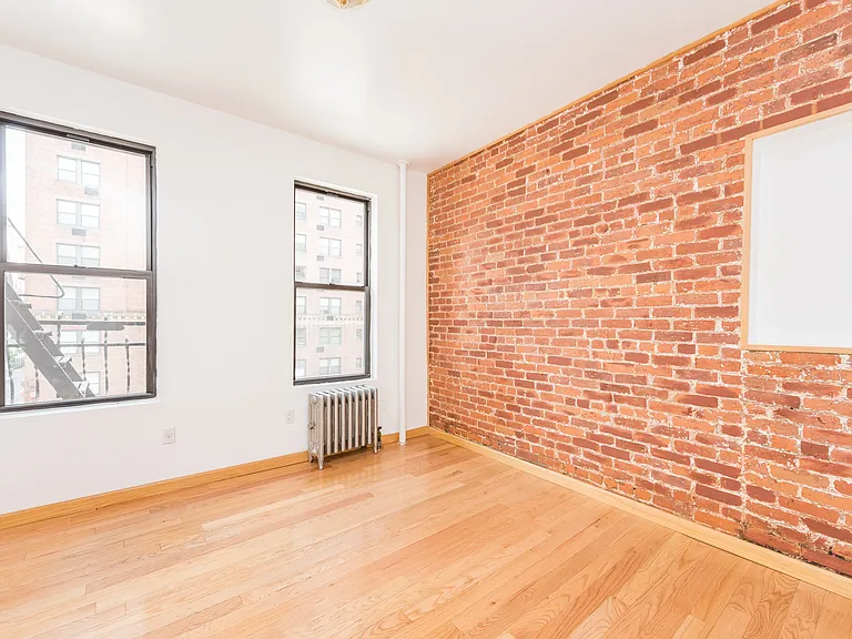346 E 59th St #12 — Photo 1