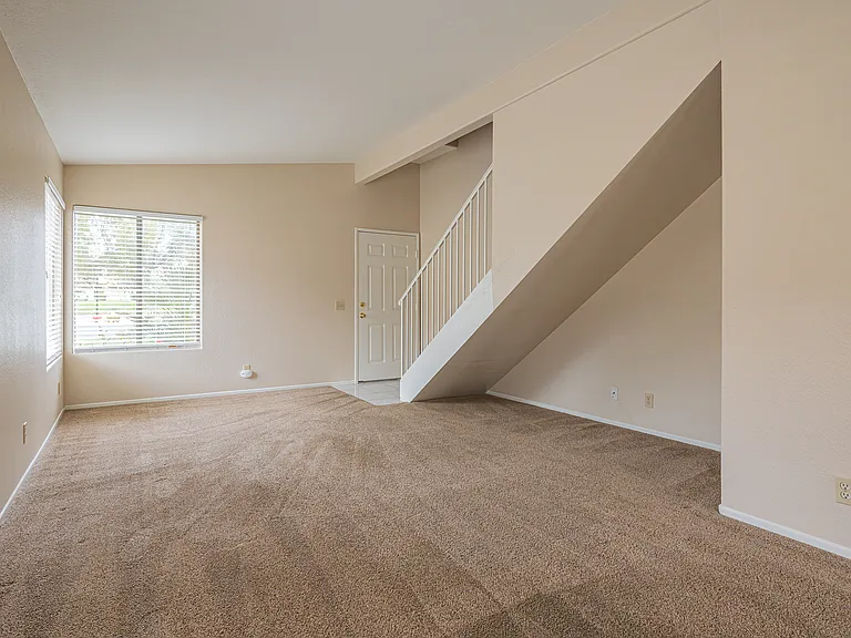 450 Tava Ln — Photo 4