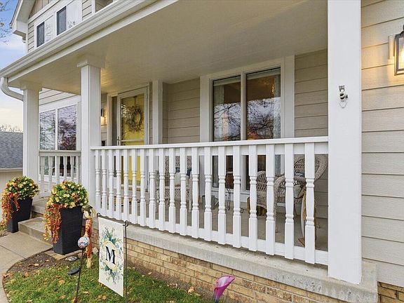 3rd image of 195 Woodbury Cir