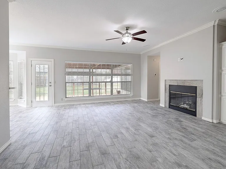 1811 Iris Ln — Photo 6