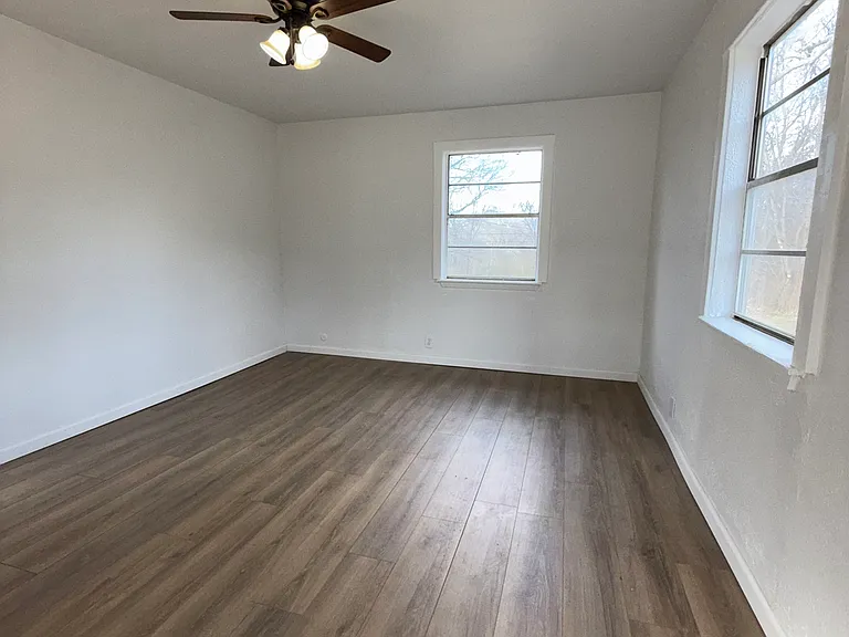 505 E Shepherd St — Photo 6