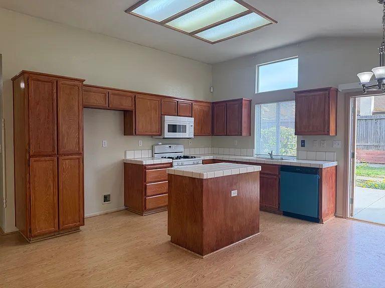 9190 Lakemont Dr — Photo 3