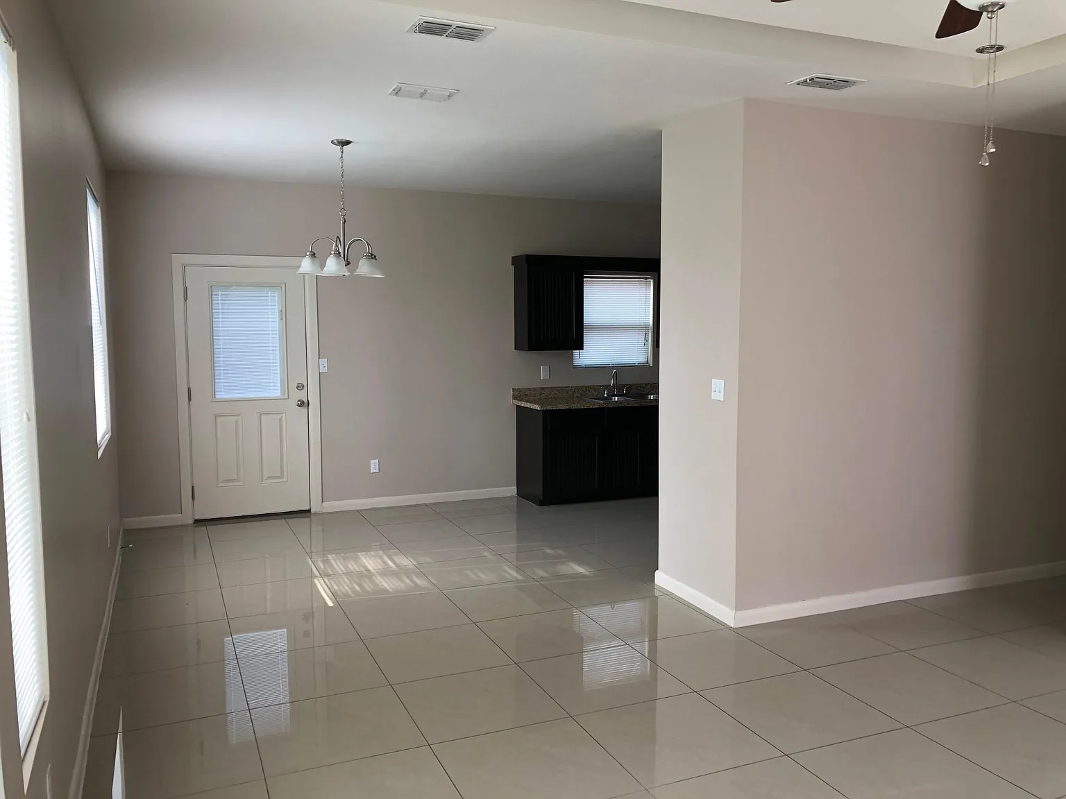 4717 N Dogwood St — Photo 3