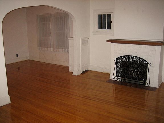 5th image of 2259 Carter Ave