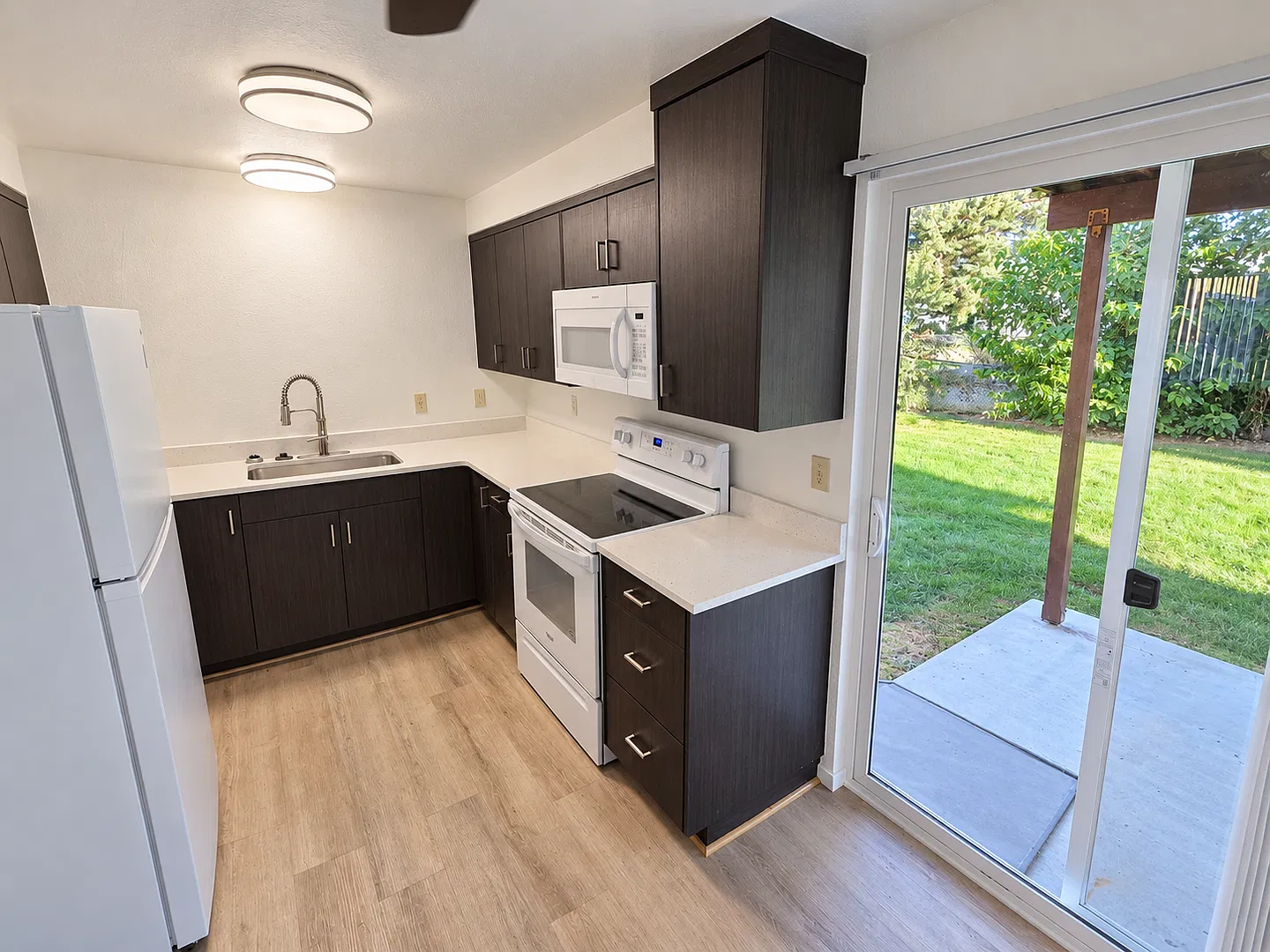 1416 W Sandalwood Dr — Photo 1