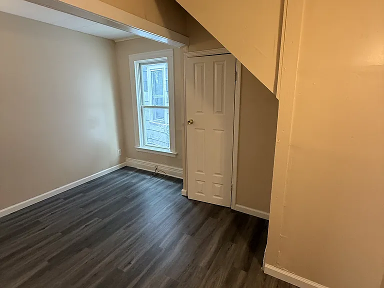 169 Landon St — Photo 7