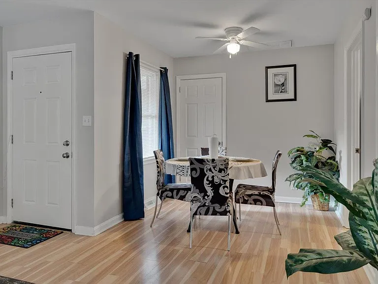 815 W Markham Ave #A — Photo 19