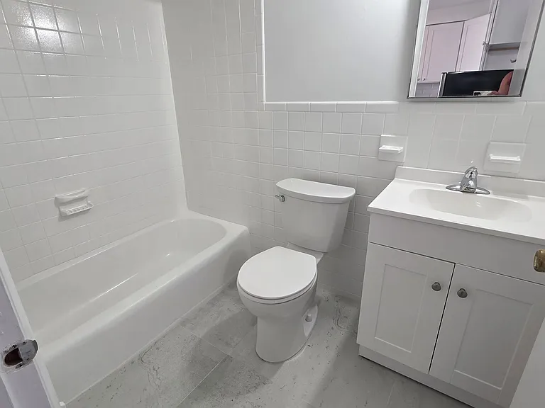 9600 Amherst Ave #5 — Photo 9