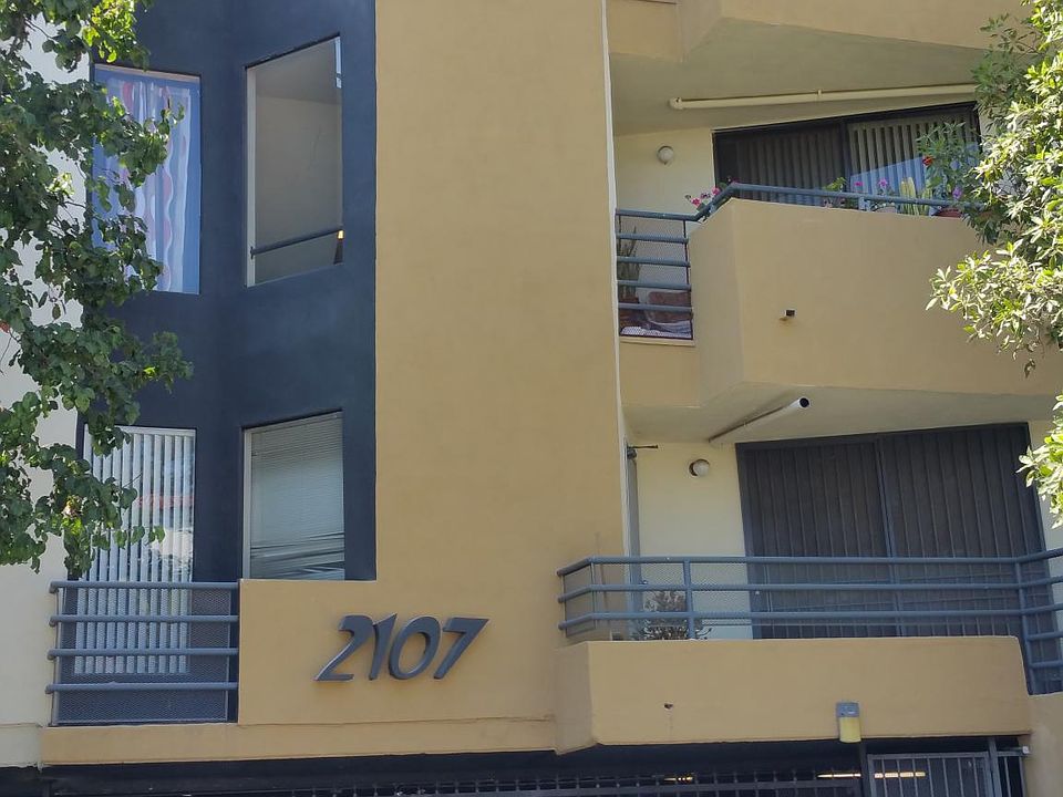1st image of 2107 N Beachwood Dr #209