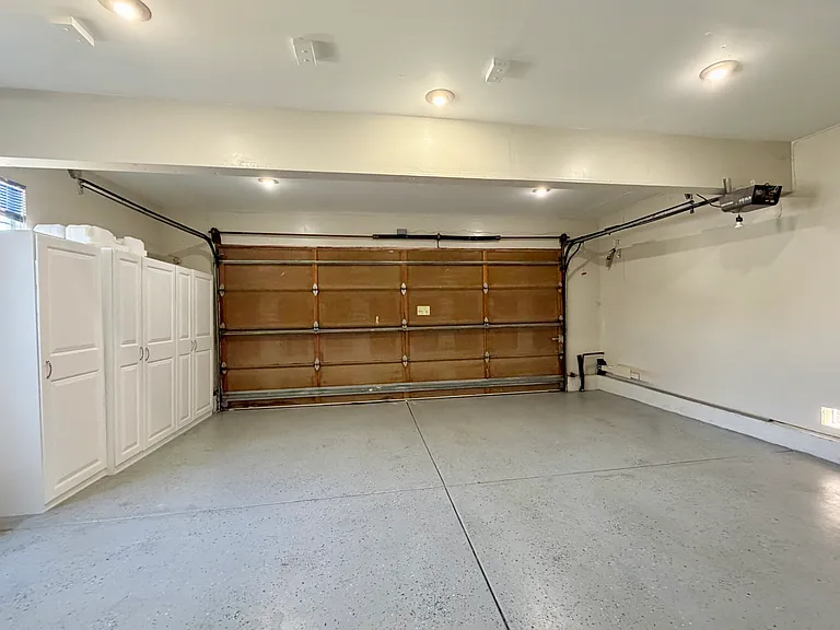 1066 Sandalwood Ln — Photo 29