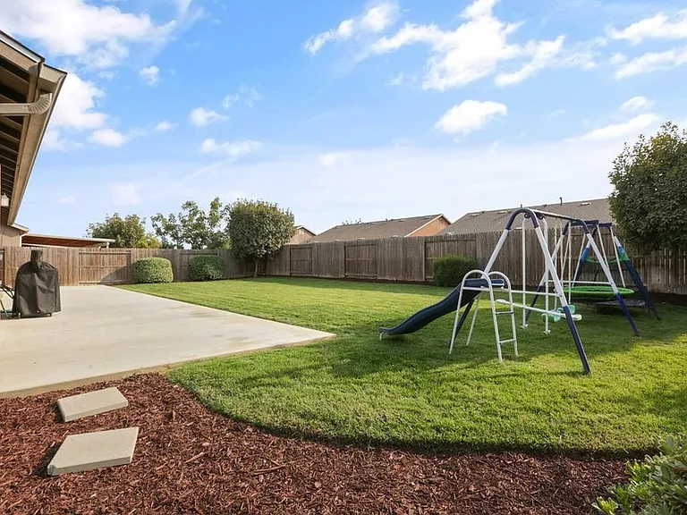 2423 W Corvina Ave — Photo 25