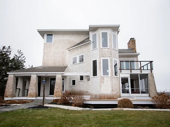 111 Gulf Rd, Dartmouth, MA 02748