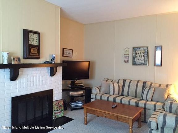 2nd image of 133 Vedder Ave