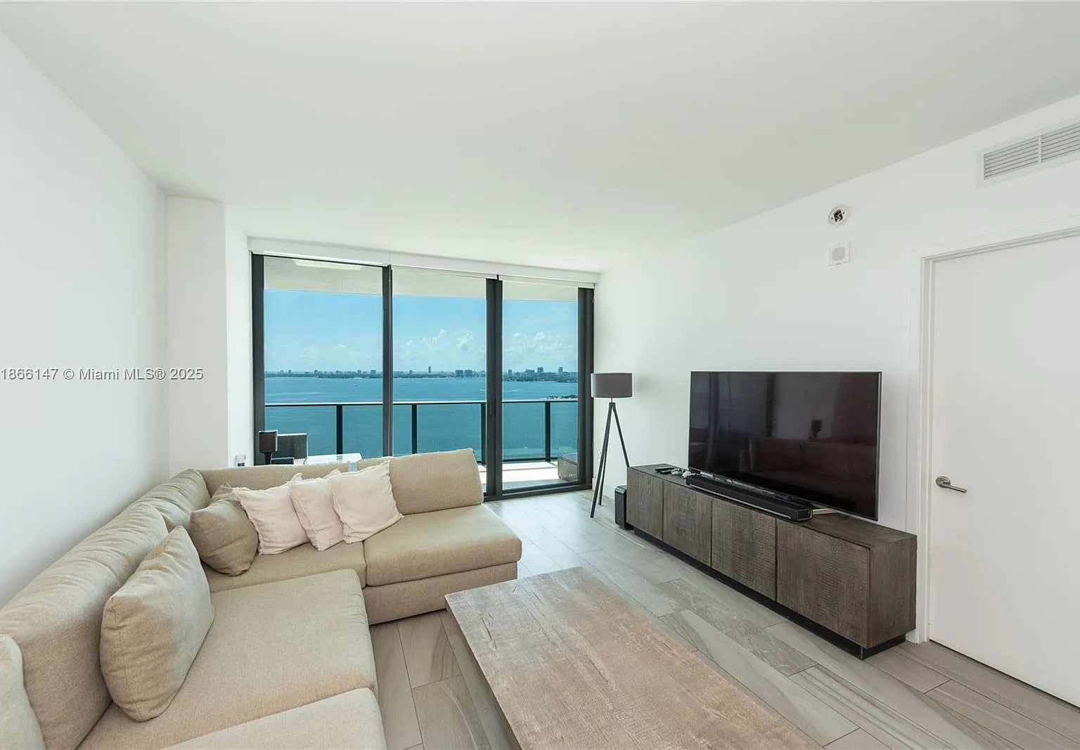 2 bed, 1104 sqft, $4,500 — Photo 4