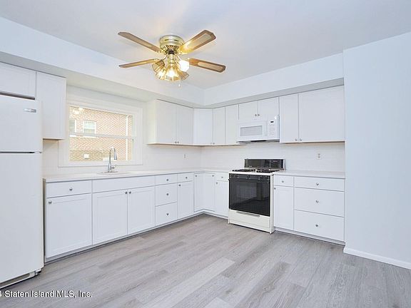 4th image of 12 Dorothea Pl Floor 2