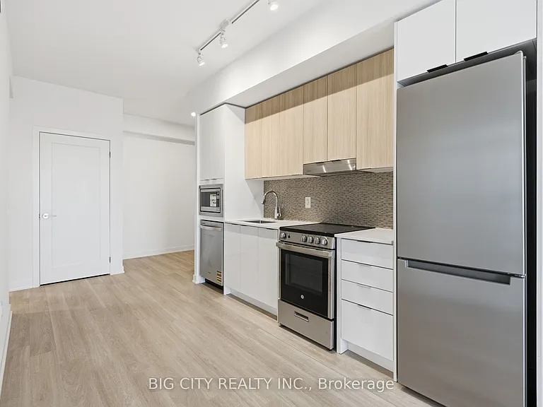 5105 Hurontario St #1401 — Photo 10