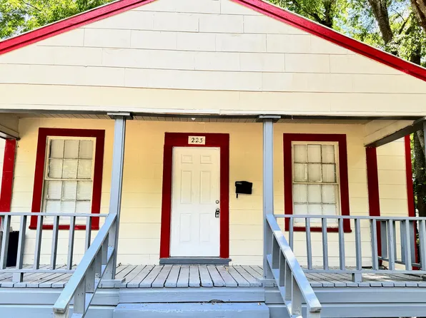 223 W 69th St, Shreveport, LA 71106