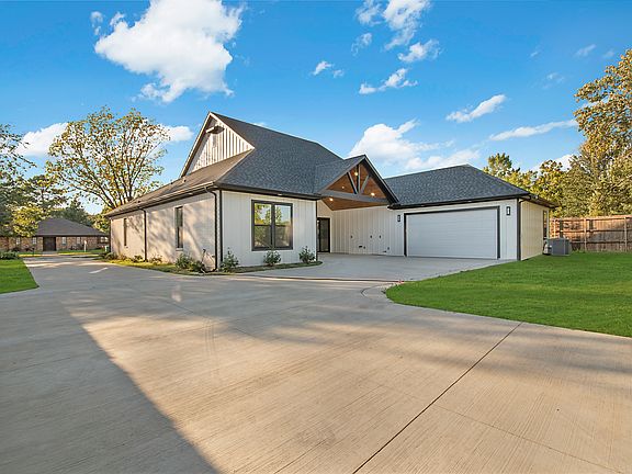 3rd image of 3201 Anthony Dr