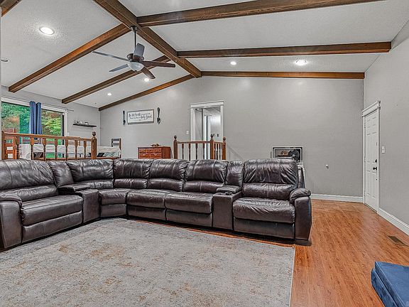 5th image of 1011 Roselee Dr