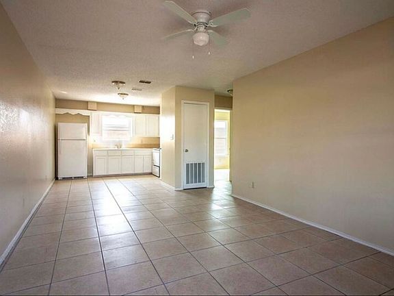 5th image of 311 E Crockett Ave #33