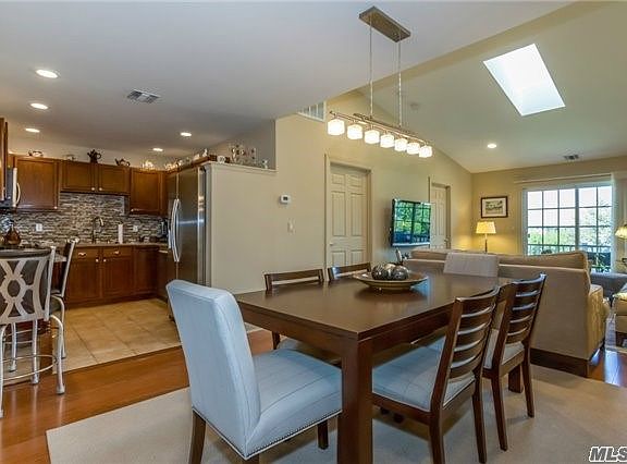 5th image of 828 Portofino Pl