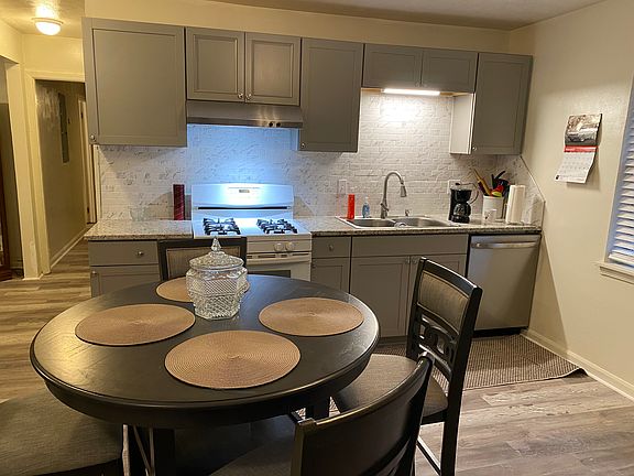 3rd image of 3541 Surrey Ln