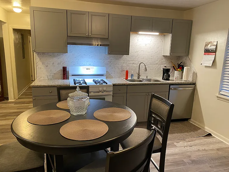 3541 Surrey Ln — Photo 3