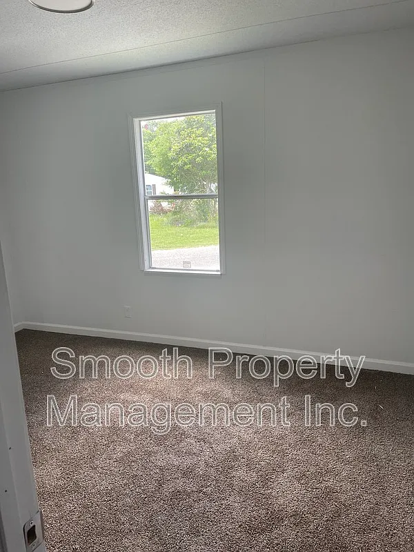 3 bed, 1.0 bath, 1000 sqft, $1,100 — Photo 2