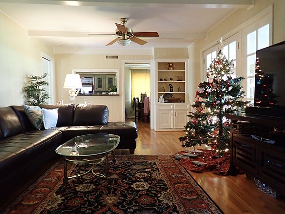 Other view of livening room