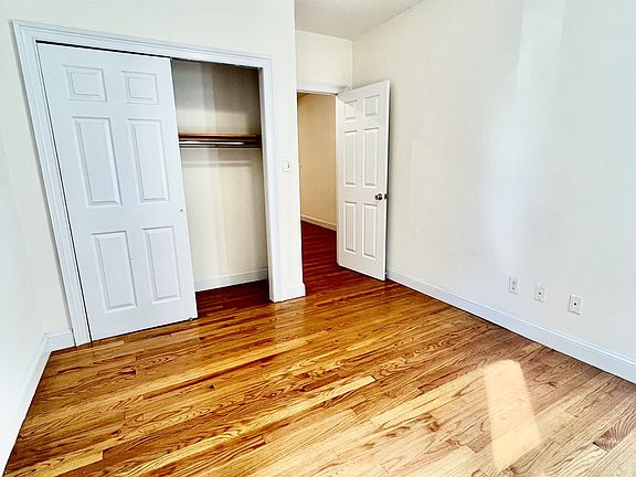 4th image of 235 E 50th St #13