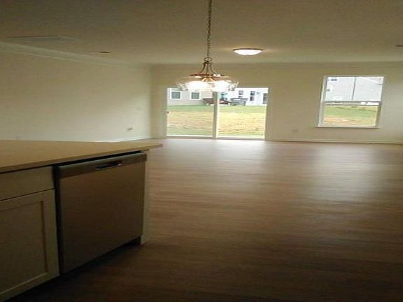 3rd image of 404 Metz Dr