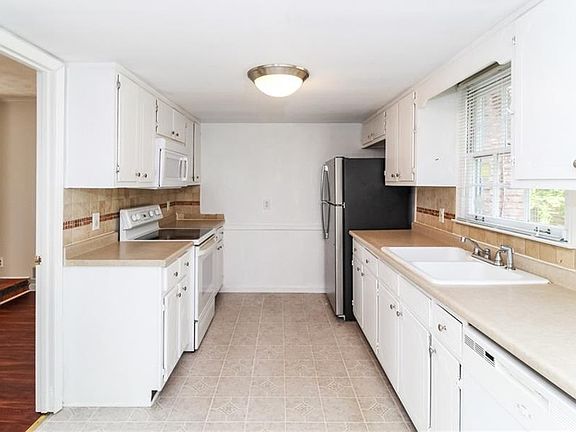 2nd image of 2727 Sandpiper Dr