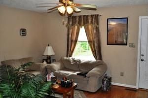 2nd image of 2027 Mulberry St