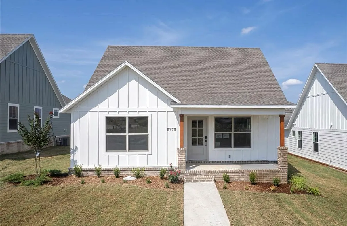 3 bed, 1270 sqft, $3,900 — Photo 1